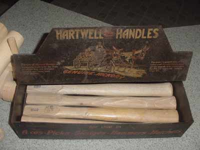 Hartwell Hickory Handles
Tin store display box
Keywords: ax handles tin collectable hatchet