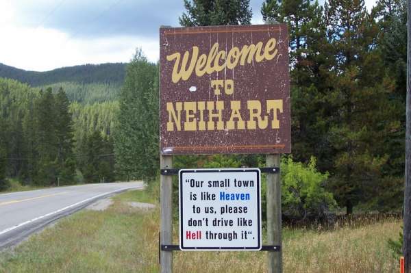 100 1851
Entrance Sign to Niehart, MT, 9/09
