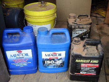 Hydraulic oil
We keep an extra stock of hydraulic oils for every machine.
Keywords: oil