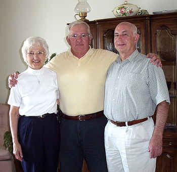 Carol, Charlie and Kent (Beenthere)
Kent and Carol's visit to see Charlie and Donna June 24, 2006
