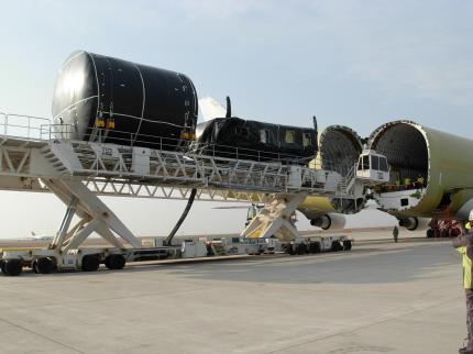 Boeing_shipment
Moving new plane parts 'cross country
