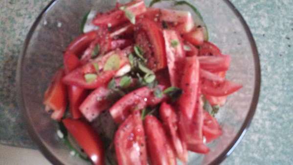 tomato cuke salad
