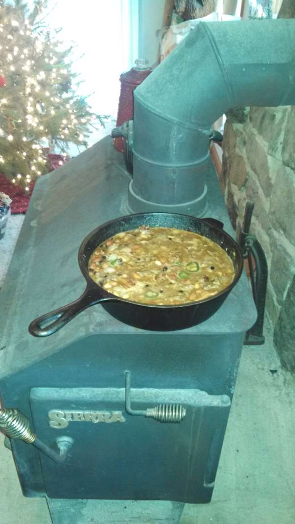 wood stove cooking
Pot o beans.
