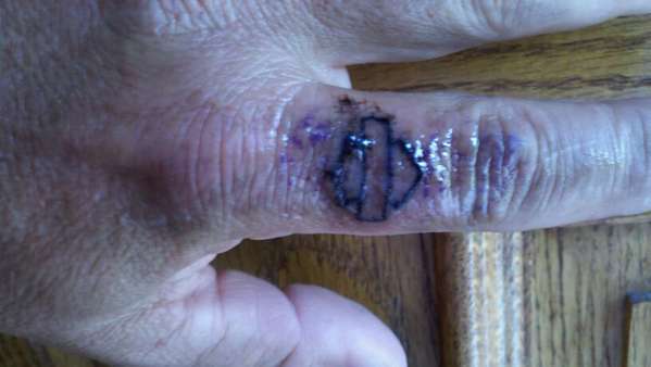 Tattoo finger
