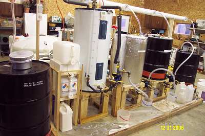 Bio-diesel processor from the left
In order from front to back - wast oil drum, methoxide stack, appleseed processor, standing tank, washing tank, drying tank
Keywords: OWW bio-diesel