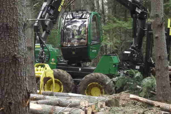 JD 1510E Forwarder  April 2013
showing the cab swings with the loader
