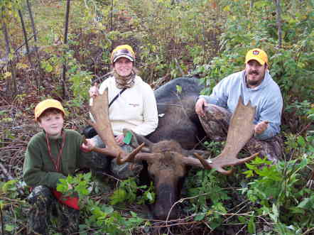 jody moose oct 2010
daughter in law moose shot in t1 in maine. 913 pounds,15 points,262 yards shot,stepson oj and grandson hunter
