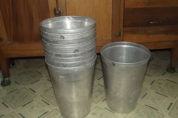 sap buckets
brought for $3 each. very clean,compared to some we saw.

