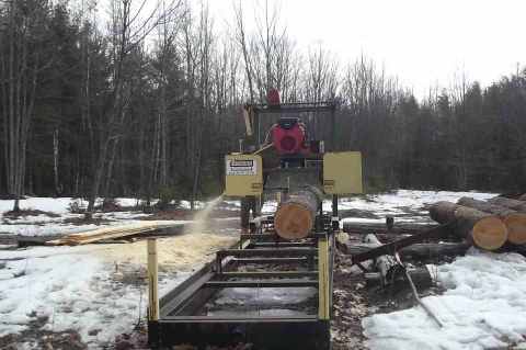 thecfarm2012sawmill
thomas sawmill,sawning white pine for produce stand brought new in 2001 model 6020
