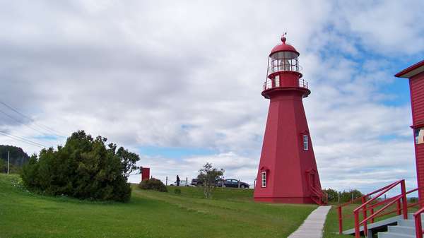 One of many working lighthouses along the Qc 132
