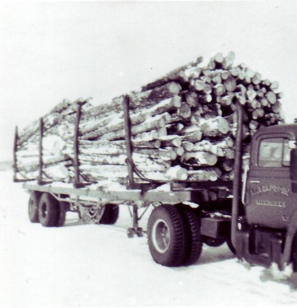 International truck 
Pulpwood load 
