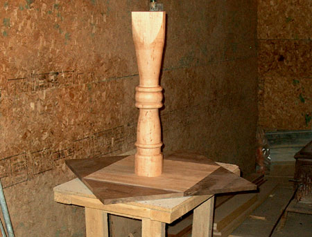 Table top with pedestal standing free style
