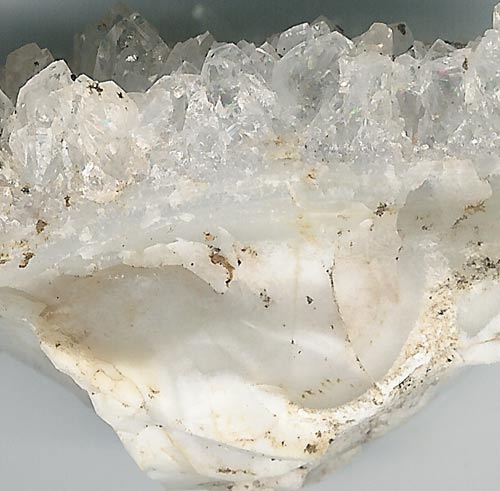 Quartz cystals
These crystals grow inside during cooling at a slower pace and don't get weathered.
