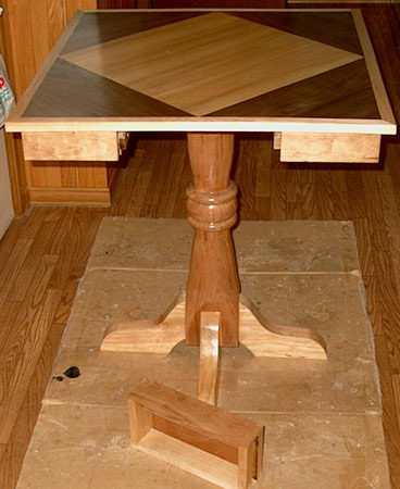 pedestal table
