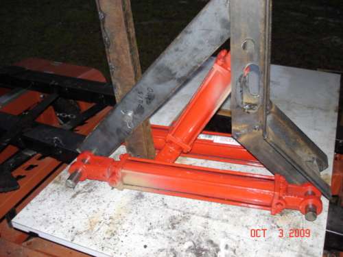 turner/clamp
log turner /clamp assembled with cylinders mounted
