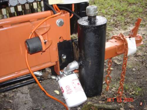Oil tank and filter
Hydraulic oil tank and return line filter.
