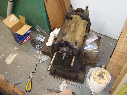 Craftsman / Parks 95 12" planer
Parks with the gearbox off. The outfeed shaft was a bugger!
Keywords: Parks Craftsman 95 planer