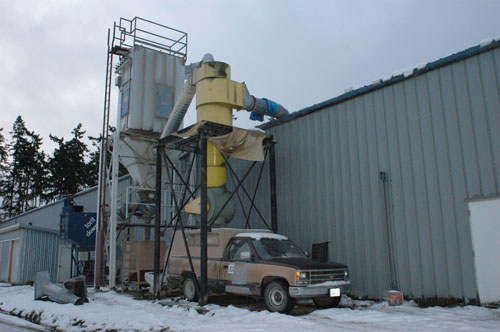 wood_shop_dust_collection_system4.jpg
dust collector complete with dust truck, which has a custom-built box on the back and a dump bed.
Keywords: dust collector rotary airlock baghouse