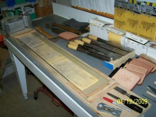 Sharpening bench 2
Sandpaper and glass sharpening station
