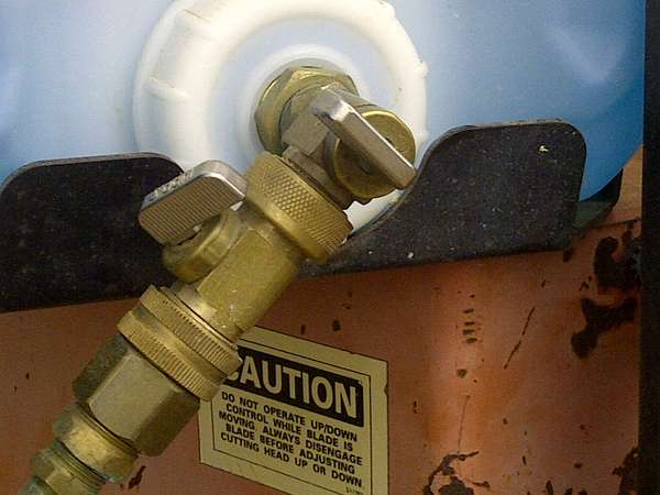 Blade lube valves on LT30
One valve for on/off, the other set for flow.
