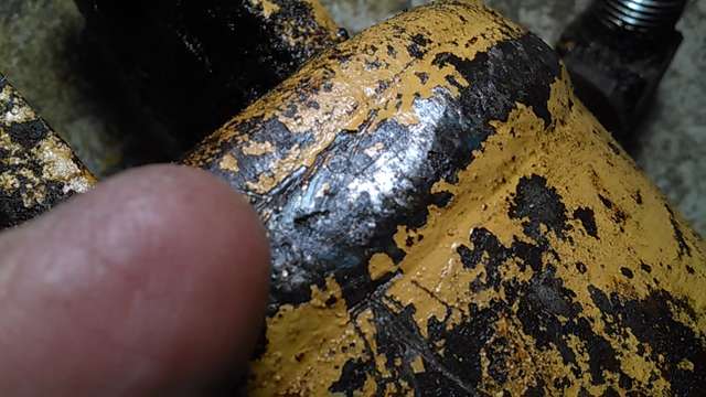 Crack or chipped weld
