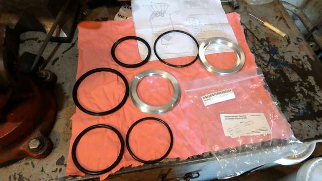 Kit
Repair kit for Eaton winch clutch cylinder.
