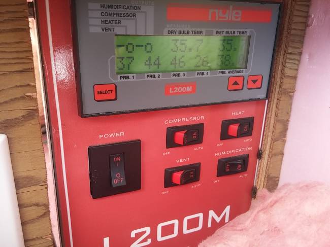Nyle L200M kiln controller after 2nd hour
Nyle L200M kiln controller after 2nd hour
Keywords: Nyle L200M kiln controller