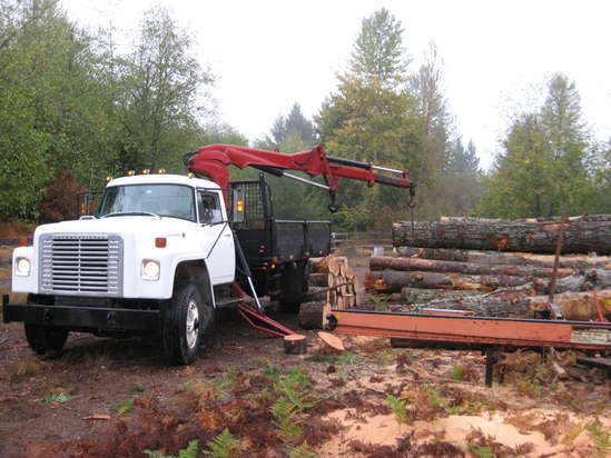 international crane truck on site
