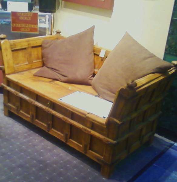 Couch
Sea chest couch
