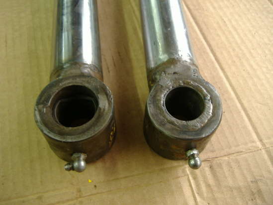 Whats left of the steering cyl. rod ends.
The right rod is also trashed.
