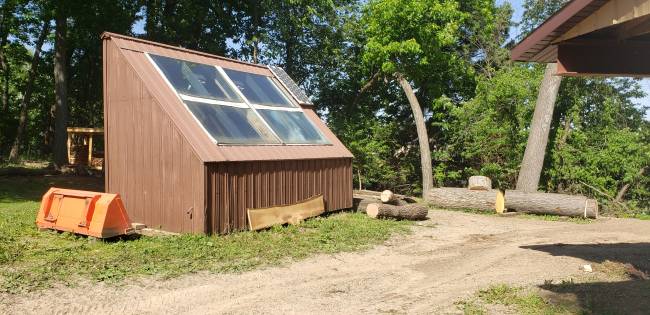 Old Solar Kiln
Solar Kiln built in 2010 using Virginia Tech design with 12 volt fans and 65 watt PV panel.
Keywords: Solar Kiln pic